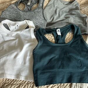 4 sports bra's/tanks